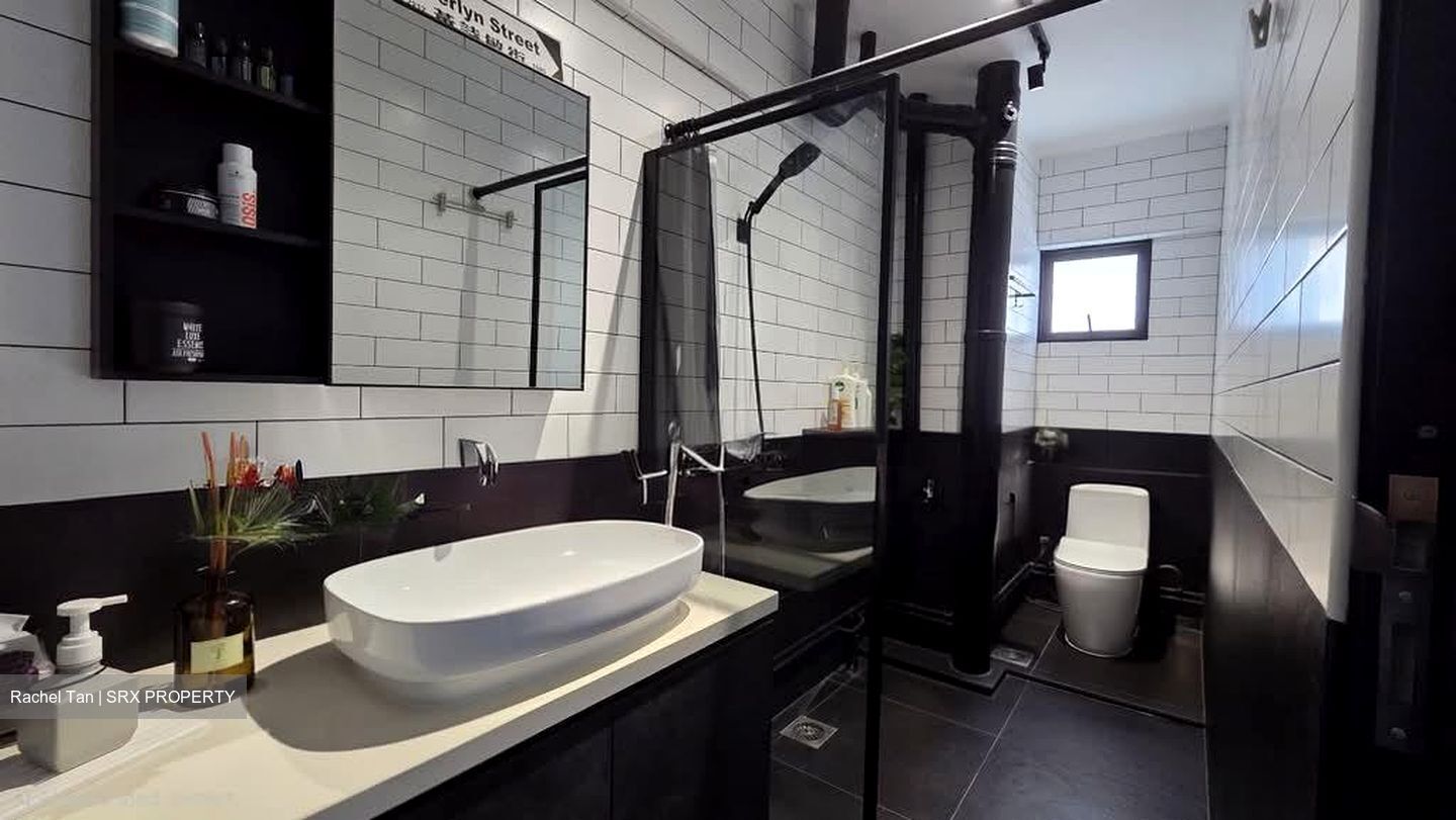 Blk 330 Bukit Batok Street 33 (Bukit Batok), HDB Executive #579723921